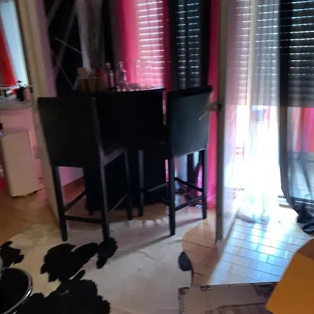 Deux Pieds Dans L'eau Dans Un T2 Cosi Et Face A La Mer *