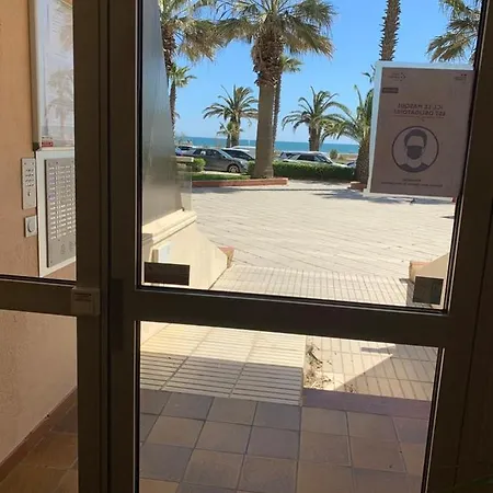 Deux Pieds Dans L'eau Dans Un T2 Cosi Et Face A La Mer דירה